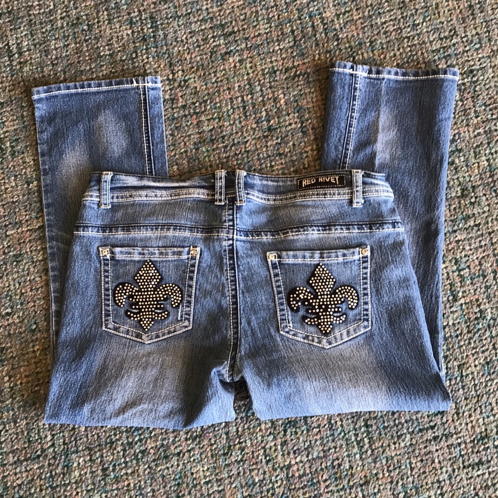 Red Rivet Distressed Cropped Jeans - Picture 10 of 16